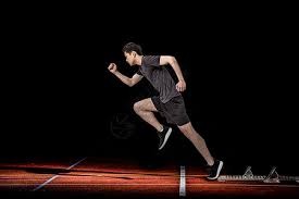 欧冠小组赛积分榜：巴萨无缘头名，AC米兰掉队，曼城巴黎进附加赛